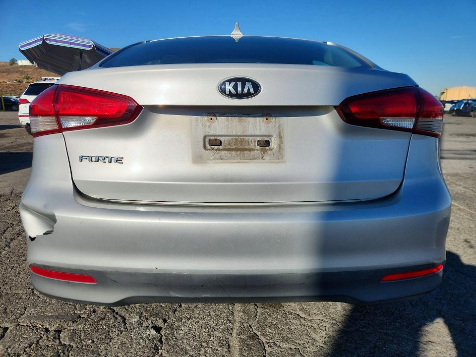 68501916 :رقم المزاد ، 3KPFK4A76JE168970 vin ، 2018 Kia Forte مزاد بيع