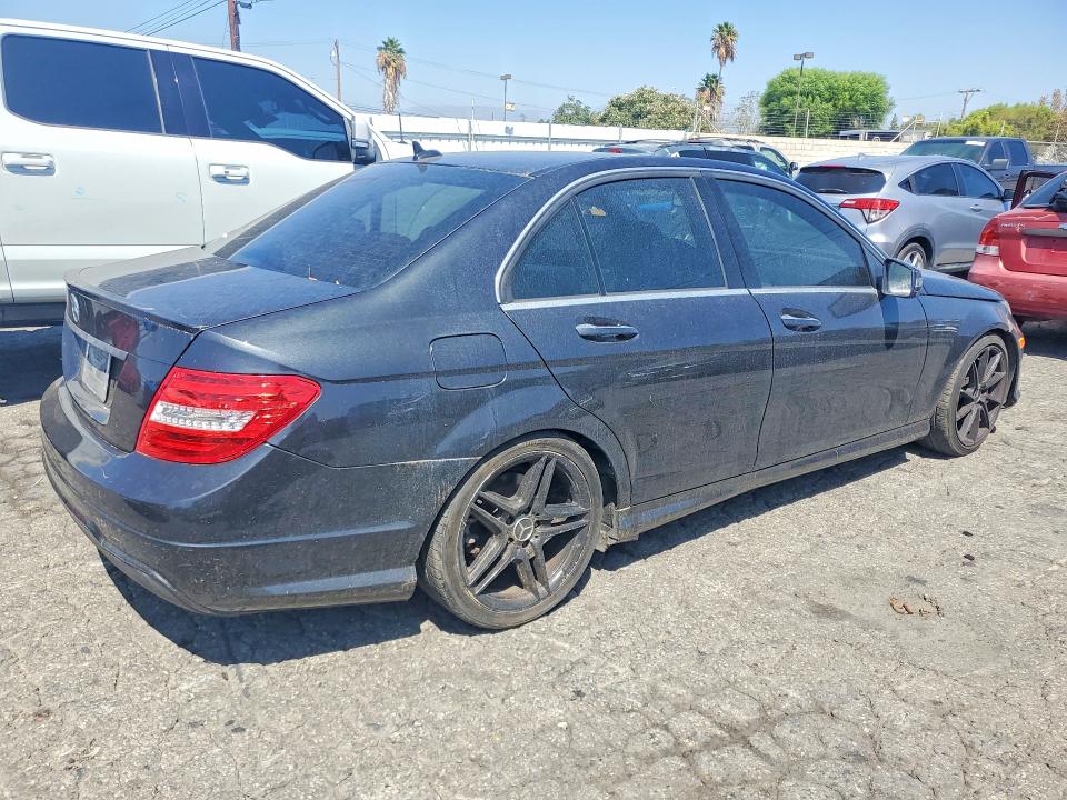 Продаж на аукціоні авто 2012 Mercedes-benz C, vin: WDDGF4HB3CA651640, номер лоту: 67345146