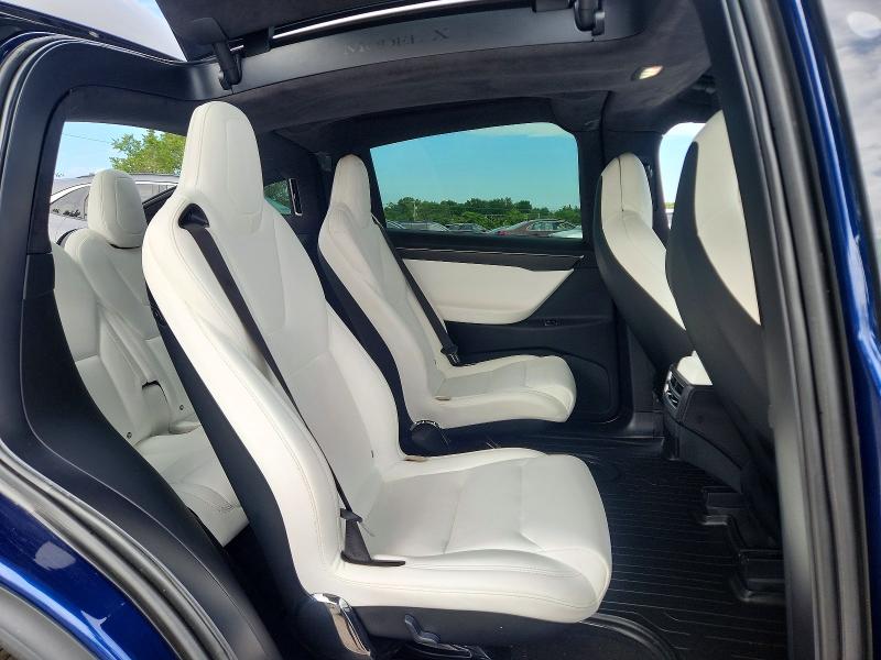 68593356 :رقم المزاد ، 5YJXCBE22JF087091 vin ، 2018 Tesla Model X مزاد بيع