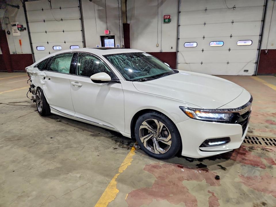 Продажа на аукционе авто 2018 Honda Accord, vin: 1HGCV1F68JA025094, номер лота: 69350946
