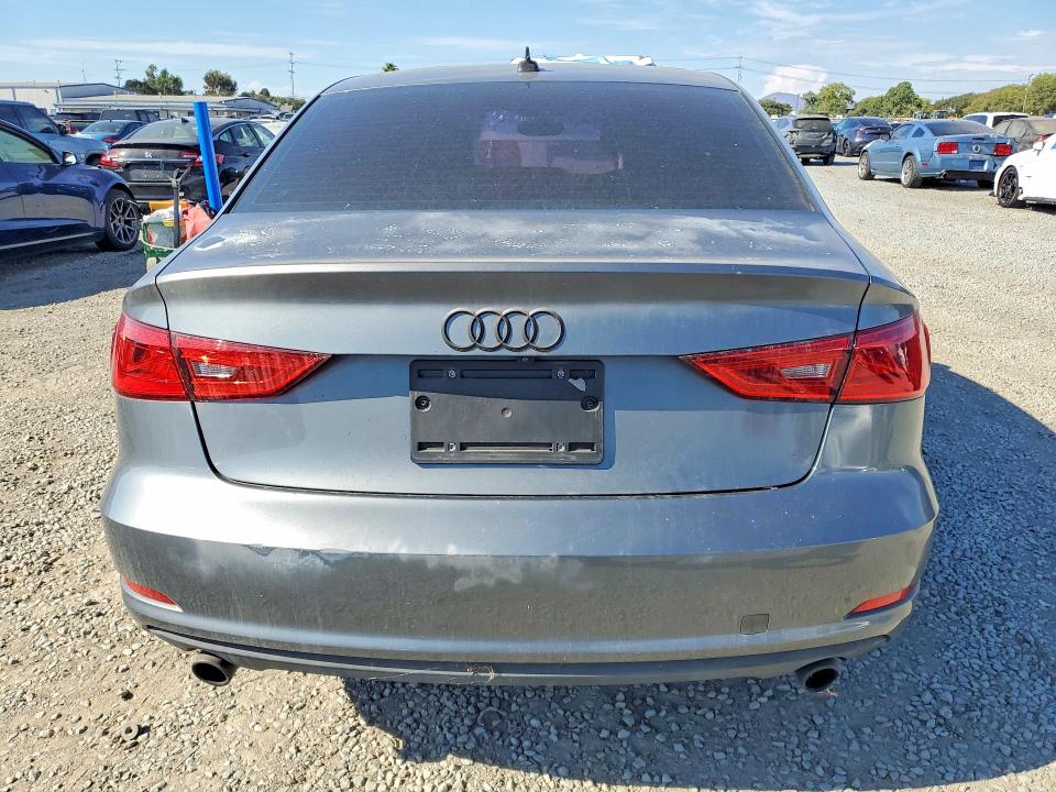 68390056 :رقم المزاد ، WAUBFGFF4F1004998 vin ، 2015 Audi A3 مزاد بيع