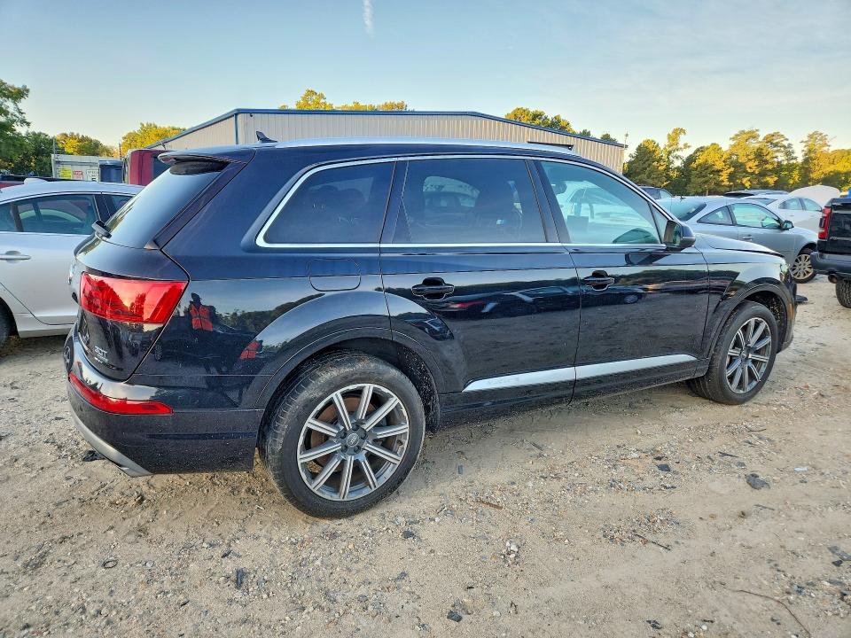 Продажа на аукционе авто 2017 Audi Q7, vin: WA1LAAF76HD005450, номер лота: 68721016