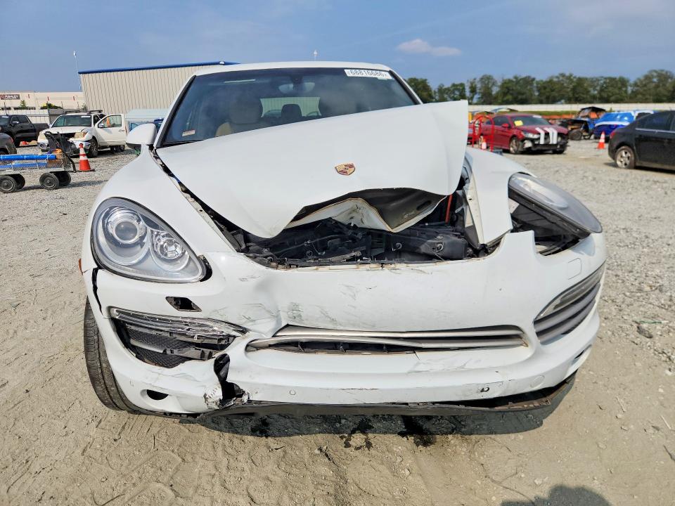 68816686 :رقم المزاد ، WP1AA2A29ELA93828 vin ، 2014 Porsche Cayenne مزاد بيع