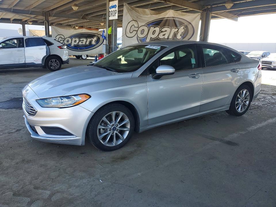70076116 :رقم المزاد ، 3FA6P0LU4HR374794 vin ، 2017 Ford Fusion مزاد بيع