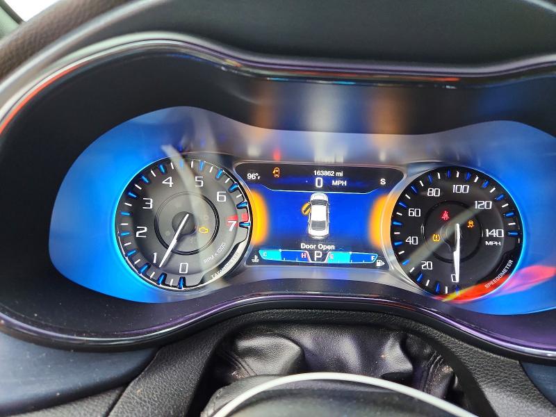 68769396 :رقم المزاد ، 1C3CCCDG9FN673902 vin ، 2015 Chrysler 200 مزاد بيع