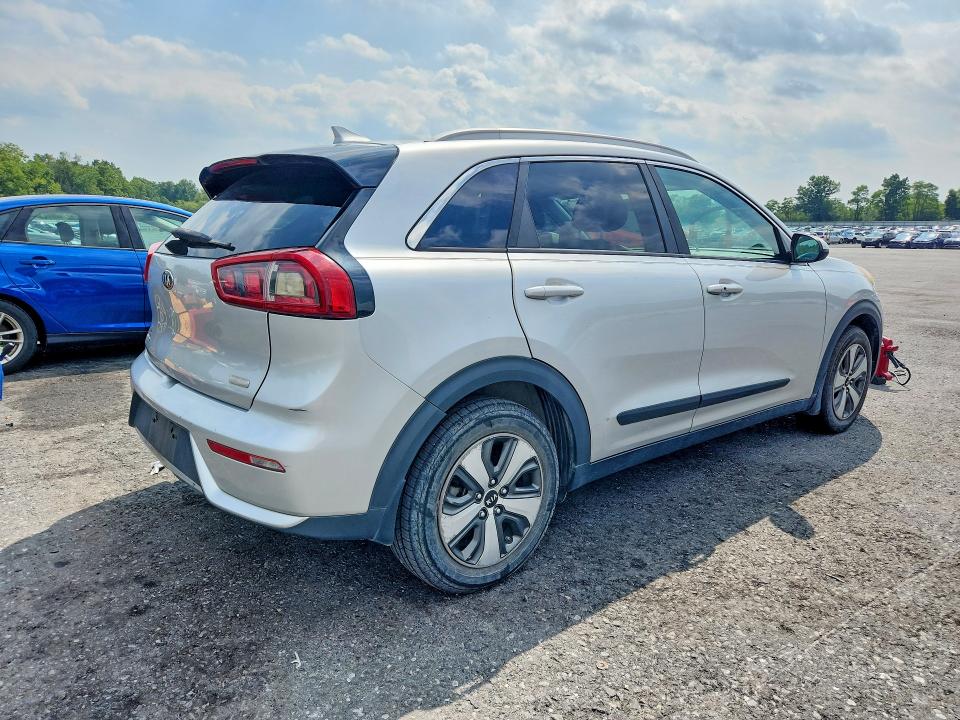 67531616 :رقم المزاد ، KNDCB3LC3J5112519 vin ، 2018 Kia Niro مزاد بيع