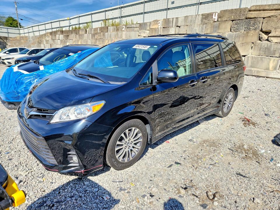 68431546 :رقم المزاد ، 5TDYZ3DC6JS965734 vin ، 2018 Toyota Sienna مزاد بيع