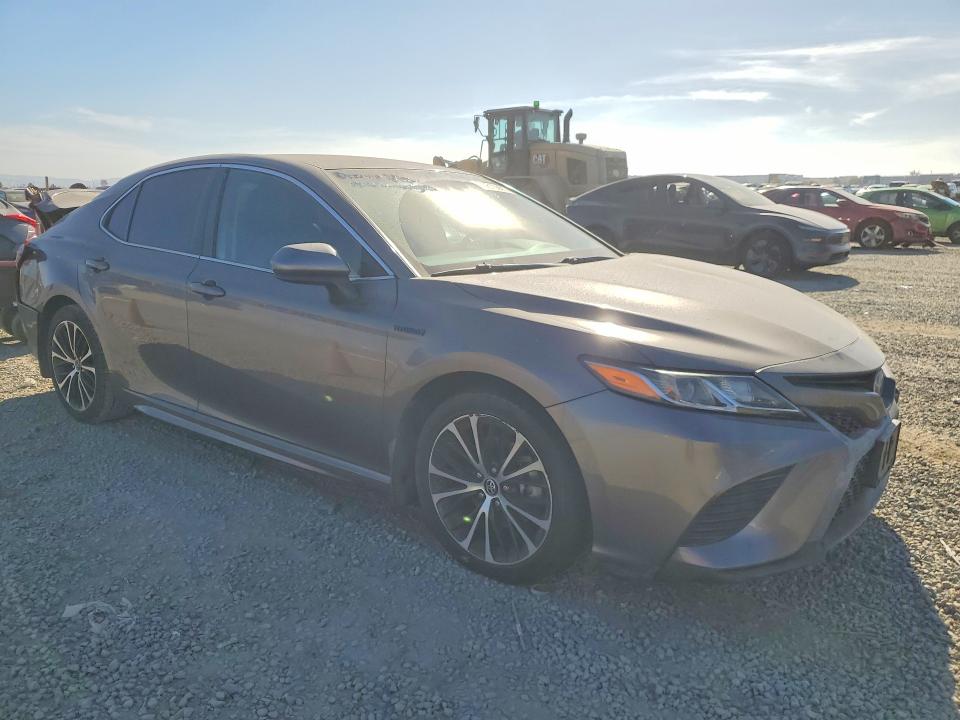 2018 Toyota Camry Hybrid მანქანა იყიდება აუქციონზე, vin: 4T1B21HK1JU510216, აუქციონის ნომერი: 70810866