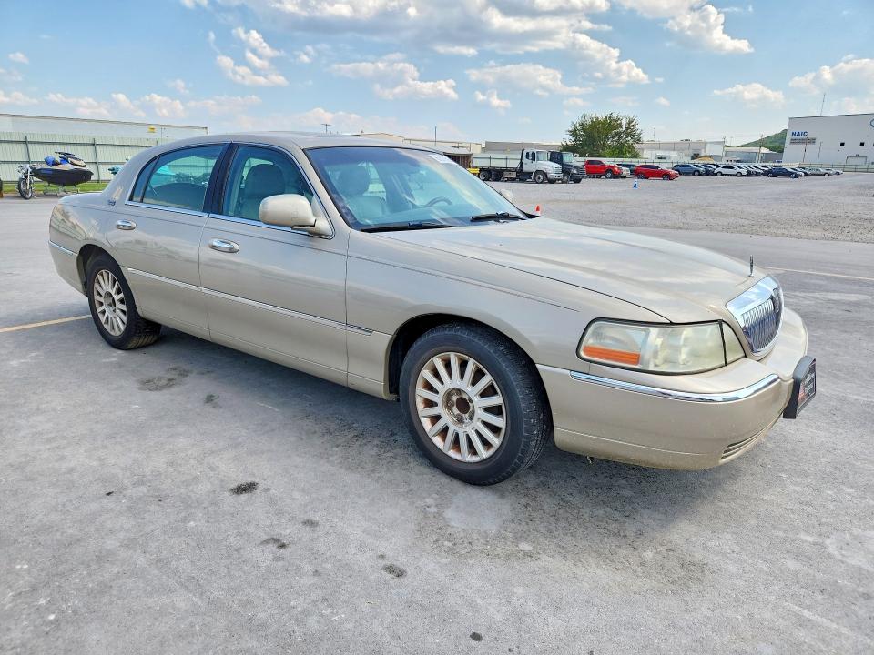 2006 Lincoln Town Car მანქანა იყიდება აუქციონზე, vin: 1LNHM82V96Y626151, აუქციონის ნომერი: 67316596