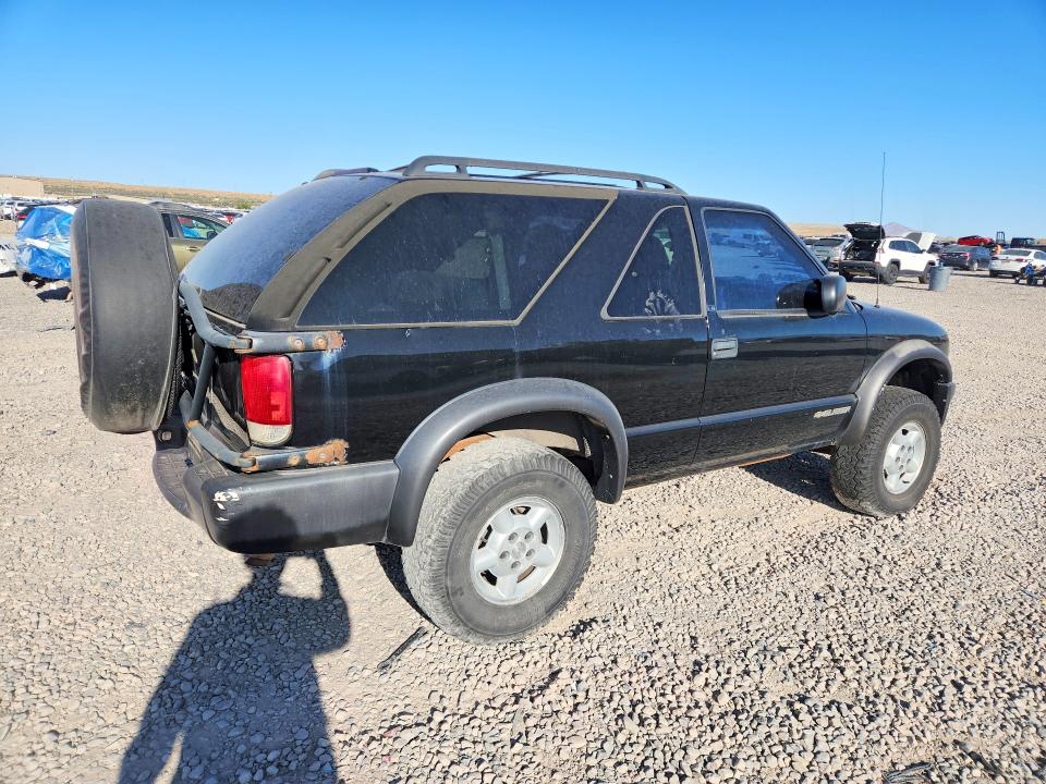69032086 :رقم المزاد ، 1GNCT18W0YK104630 vin ، 2000 Chevrolet Blazer مزاد بيع