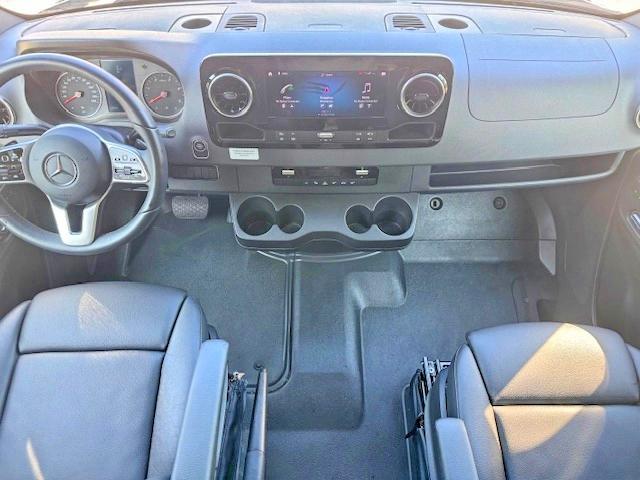 68984336 :رقم المزاد ، W1X4EBHY0NP484324 vin ، 2022 Mercedes-benz Sprinter مزاد بيع