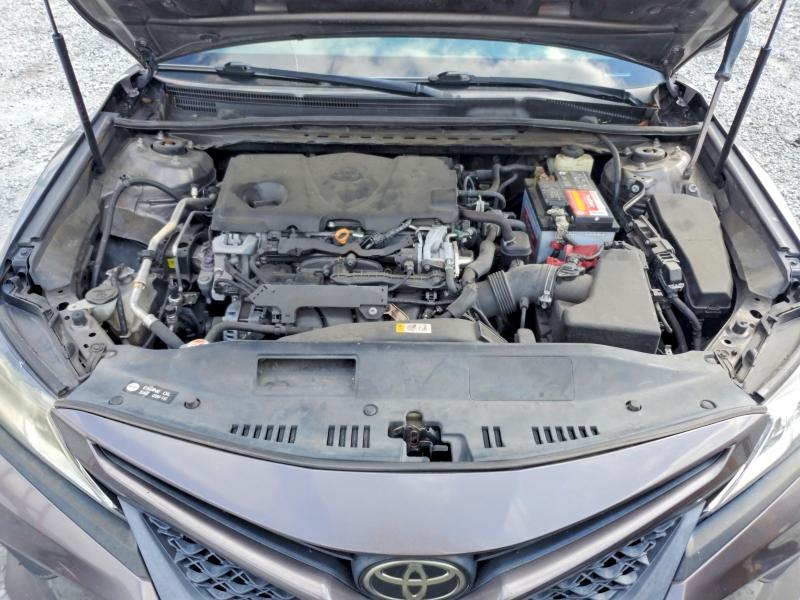 70222276 :رقم المزاد ، 4T1B11HK1JU545518 vin ، 2018 Toyota Camry مزاد بيع