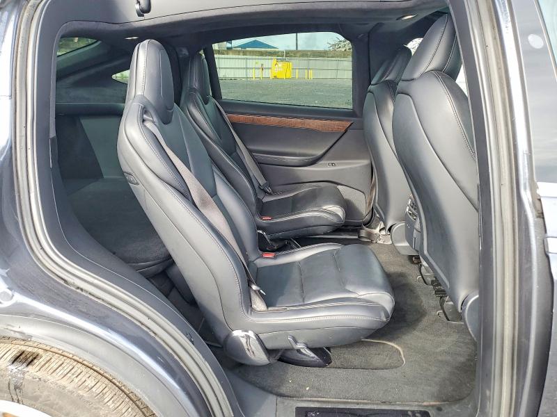 67529516 :رقم المزاد ، 5YJXCBE21LF261784 vin ، 2020 Tesla Model X مزاد بيع