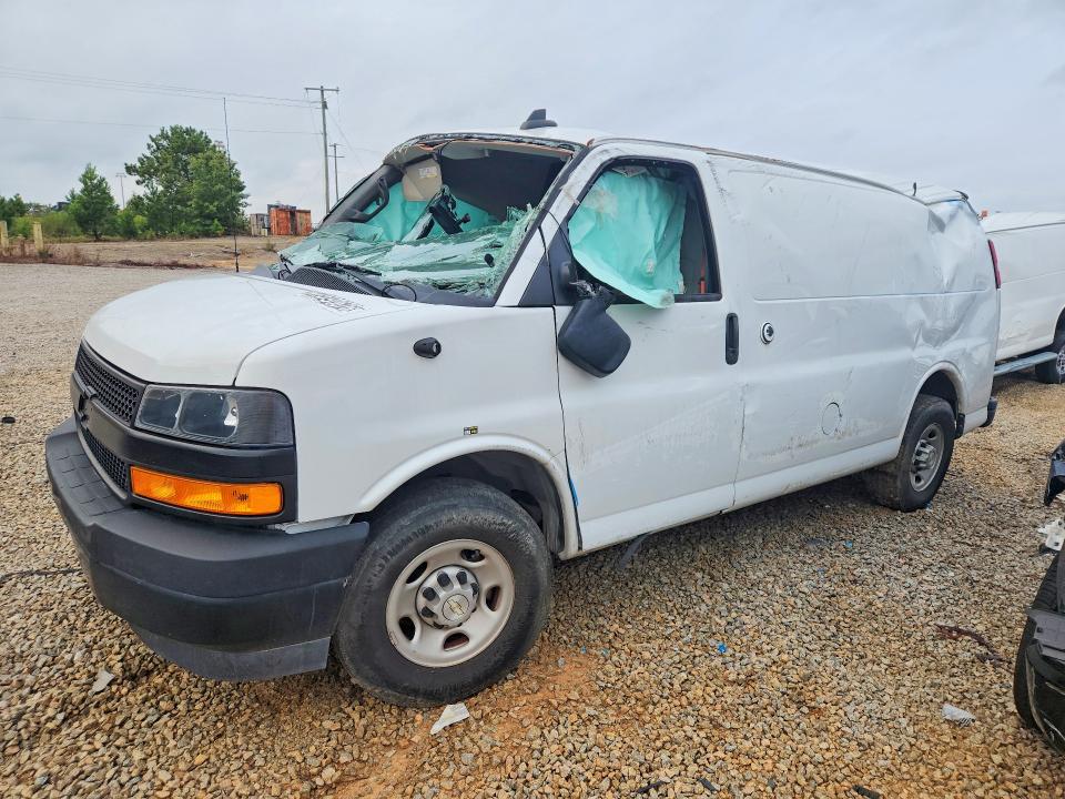 47590676 :رقم المزاد ، 1GCWGAFP8N1253519 vin ، 2022 Chevrolet Express G2500 مزاد بيع