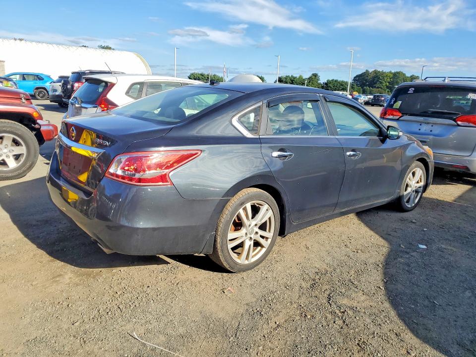 2013 Nissan Altima მანქანა იყიდება აუქციონზე, vin: 1N4BL3AP9DC203704, აუქციონის ნომერი: 70424156