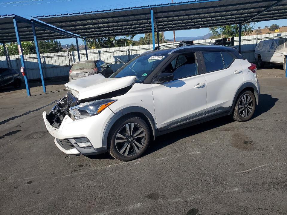 67377746 :رقم المزاد ، 3N1CP5DV1LL493371 vin ، 2020 Nissan Kicks مزاد بيع