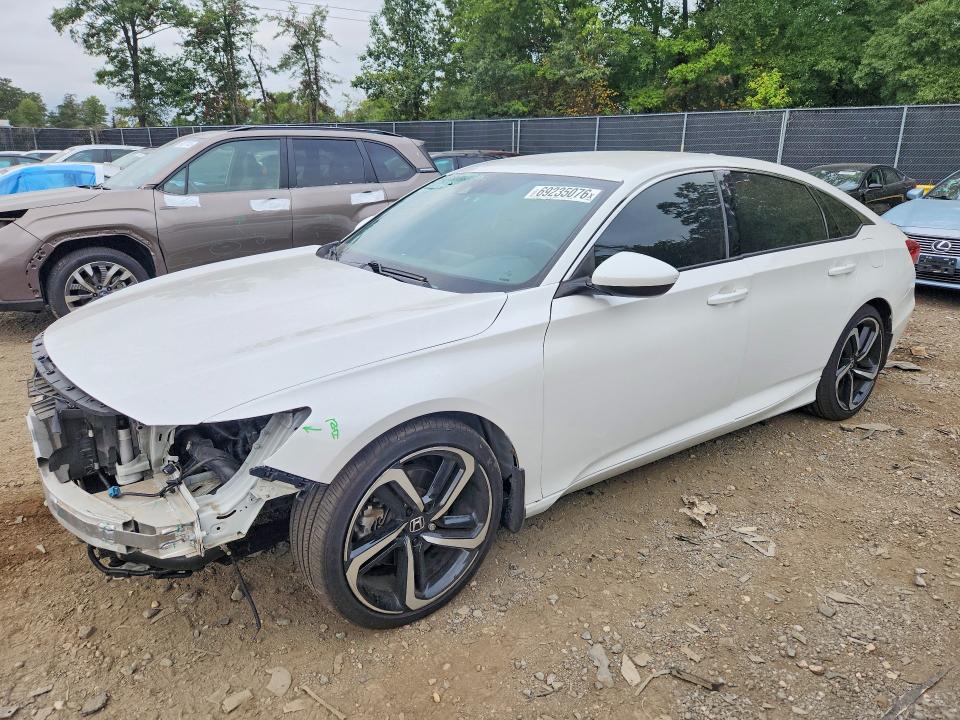 69235076 :رقم المزاد ، 1HGCV1F3XJA183572 vin ، 2018 Honda Accord مزاد بيع