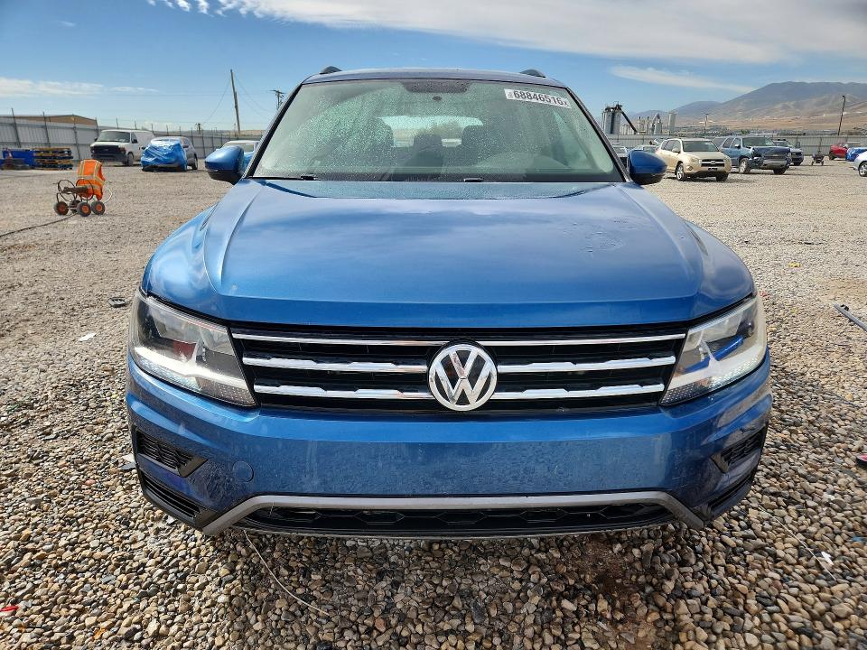 68846516 :رقم المزاد ، 3VV0B7AX0JM096503 vin ، 2018 Volkswagen Tiguan مزاد بيع