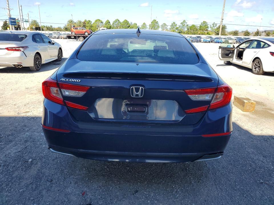 69406036 :رقم المزاد ، 1HGCV1F18JA225798 vin ، 2018 Honda Accord مزاد بيع