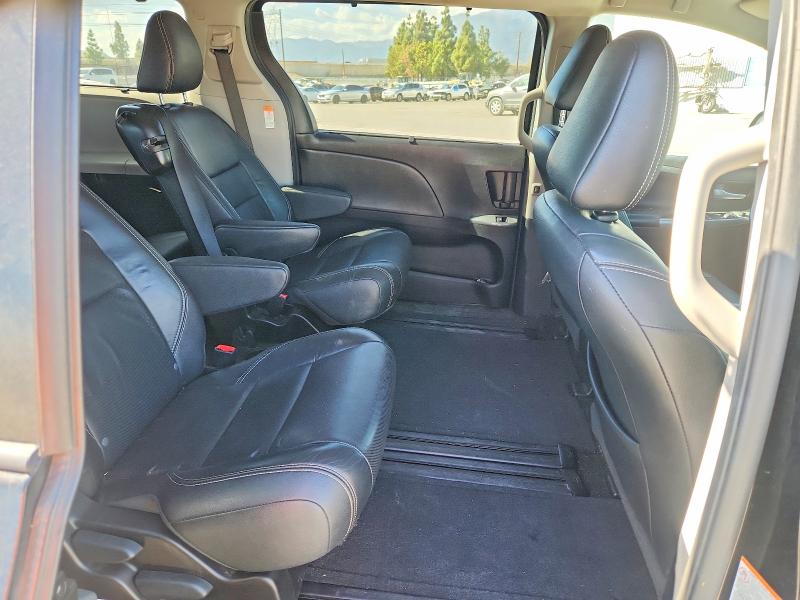 2015 Toyota Sienna მანქანა იყიდება აუქციონზე, vin: 5TDXK3DC4FS657999, აუქციონის ნომერი: 70821886