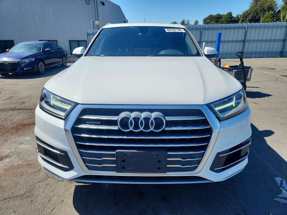 2017 Audi Q7 მანქანა იყიდება აუქციონზე, vin: WA1AHAF7XGD043671, აუქციონის ნომერი: 69742136