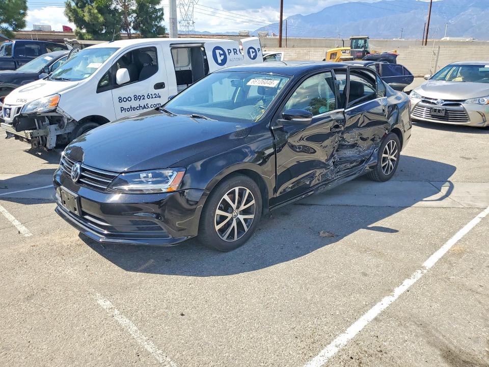 66106046 :رقم المزاد ، 3VWDB7AJ8HM204367 vin ، 2017 Volkswagen Jetta مزاد بيع