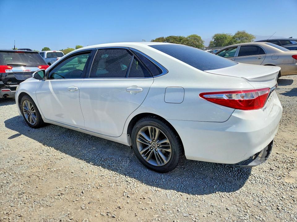 68647236 :رقم المزاد ، 4T1BF1FK5FU896962 vin ، 2015 Toyota Camry مزاد بيع
