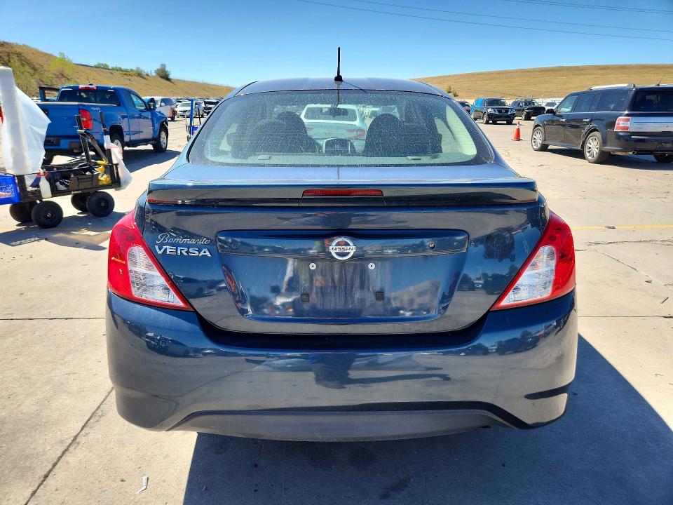 68421506 :رقم المزاد ، 3N1CN7AP4HL821378 vin ، 2017 Niss Versa مزاد بيع