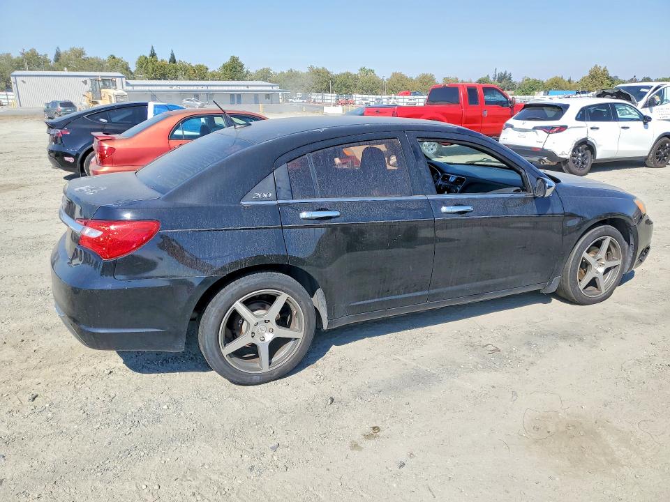 68765266 :رقم المزاد ، 1C3CCBCG2DN520271 vin ، 2013 Chrysler 200 مزاد بيع