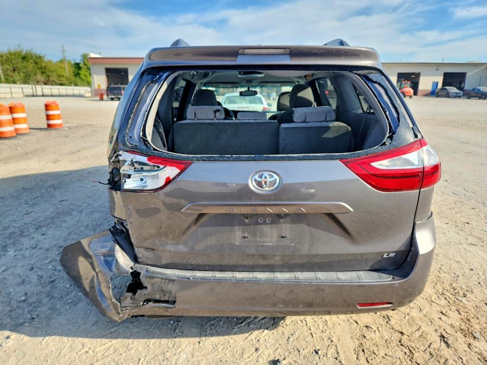 2017 Toyota Sienna მანქანა იყიდება აუქციონზე, vin: 5TDKZ3DC2HS807469, აუქციონის ნომერი: 68645116