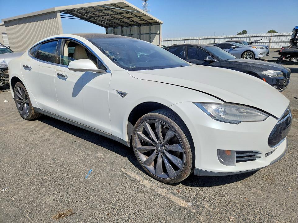 68577486 :رقم المزاد ، 5YJSA1CN9DFP23016 vin ، 2013 Tesla Model S مزاد بيع