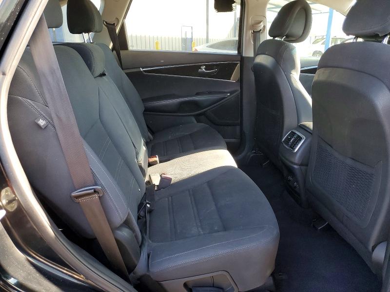 70076856 :رقم المزاد ، 5XYPG4A52HG217941 vin ، 2017 Kia Sorento مزاد بيع