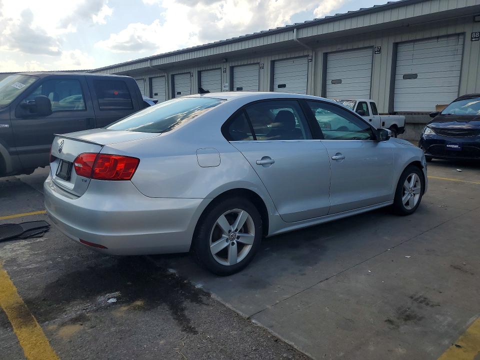 67010146 :رقم المزاد ، 3VWLL7AJ9CM368387 vin ، 2012 Volkswagen Jetta مزاد بيع