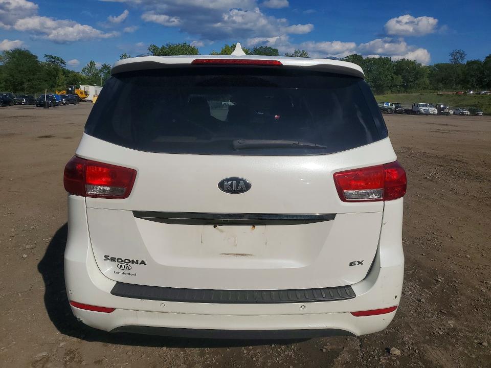 68140296 :رقم المزاد ، KNDMC5C12H6257292 vin ، 2017 Kia Sedona مزاد بيع
