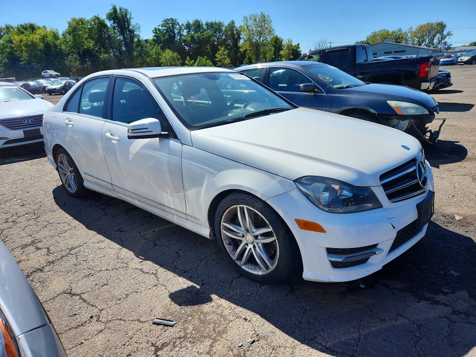 2014 Mercedes-benz C მანქანა იყიდება აუქციონზე, vin: WDDGF8AB9EG177615, აუქციონის ნომერი: 68056506