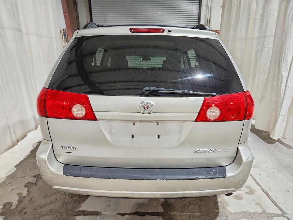 2010 Toyota Sienna მანქანა იყიდება აუქციონზე, vin: 5TDKK4CC6AS321880, აუქციონის ნომერი: 69006176