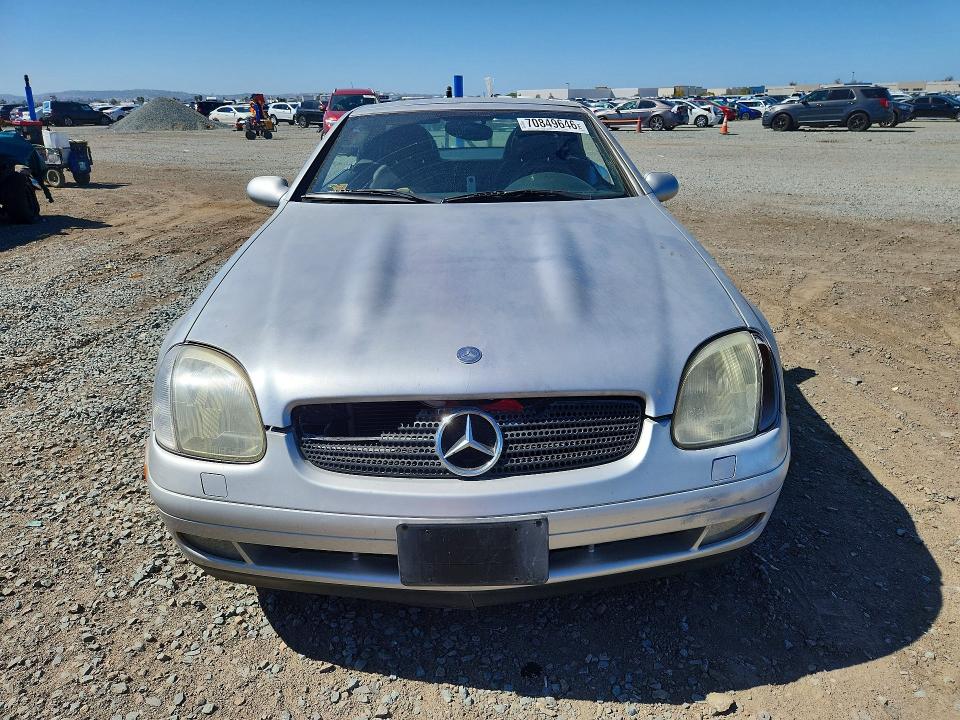 1999 Mercedes-benz Slk მანქანა იყიდება აუქციონზე, vin: WDBKK47F1XF134946, აუქციონის ნომერი: 70849646