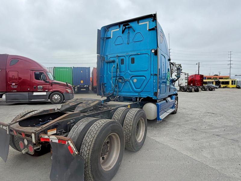 Продажа на аукционе авто 2012 Freightliner Cascadia 125, vin: 1FUJGLDR6CSBE2508, номер лота: 70678956