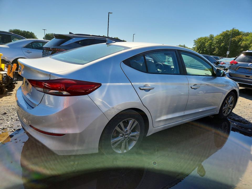 68734176 :رقم المزاد ، 5NPD84LF2JH335749 vin ، 2018 Hyundai Elantra مزاد بيع