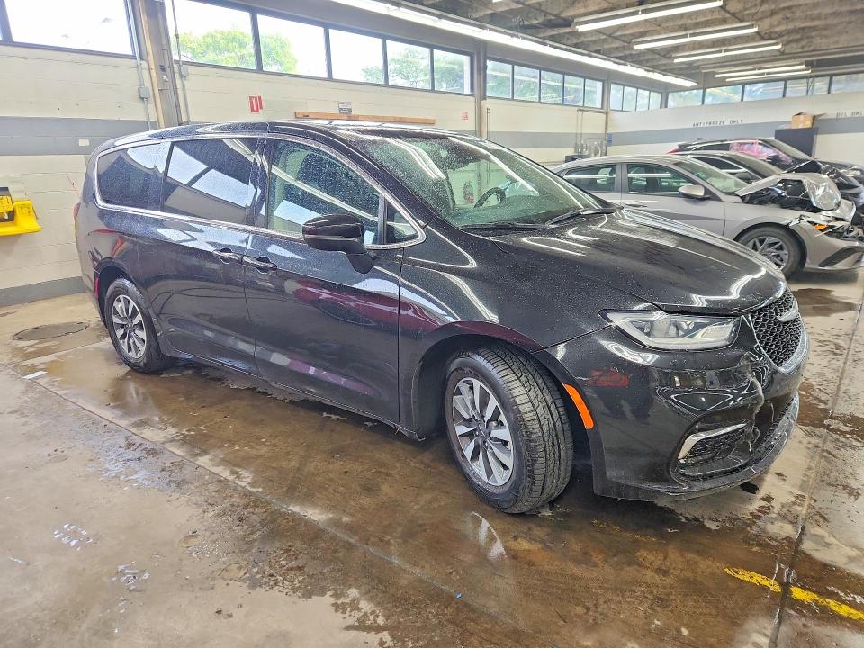 Продаж на аукціоні авто 2023 Chrysler Pacifica, vin: 2C4RC1L78PR631334, номер лоту: 68204366