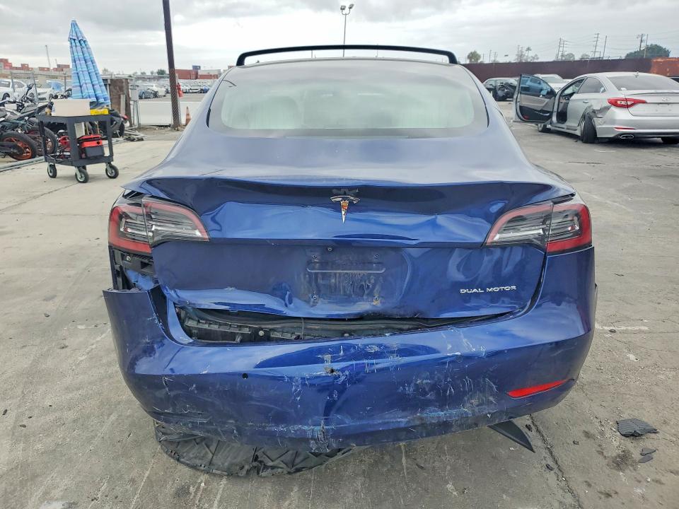 69182796 :رقم المزاد ، 5YJ3E1EB7JF135414 vin ، 2018 Tesla Model 3 مزاد بيع