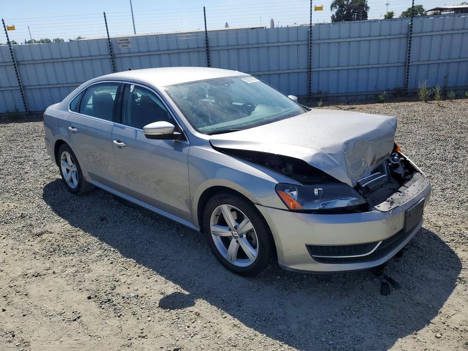 70514896 :رقم المزاد ، 1VWBP7A34EC015304 vin ، 2014 Volkswagen Passat مزاد بيع