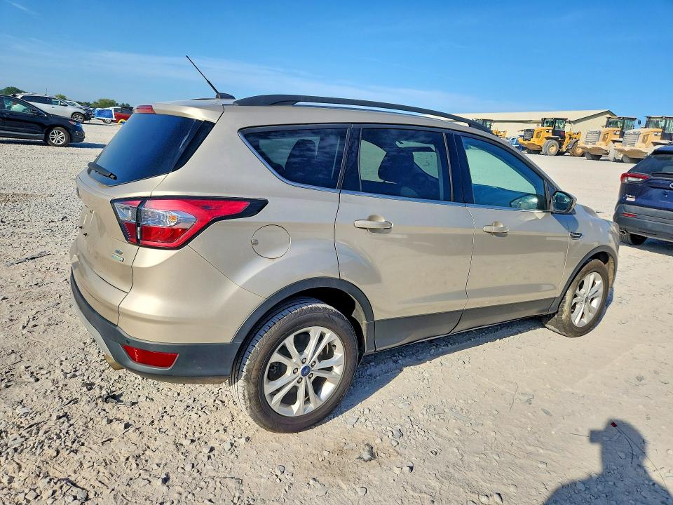 2017 Ford Escape მანქანა იყიდება აუქციონზე, vin: 1FMCU0GD0HUD04620, აუქციონის ნომერი: 68601716