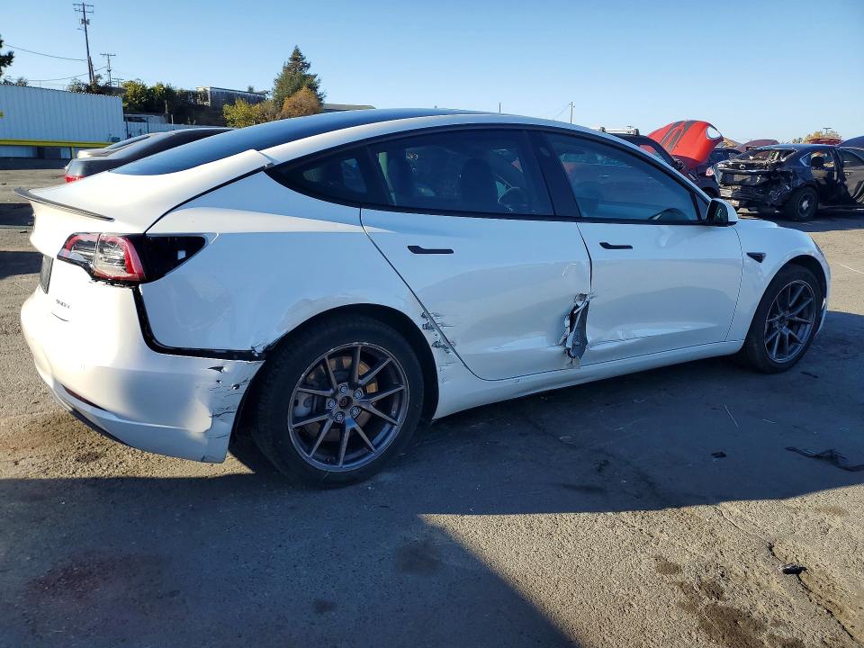 63184606 :رقم المزاد ، 5YJ3E1EA2MF051643 vin ، 2021 Tesla Model 3 مزاد بيع