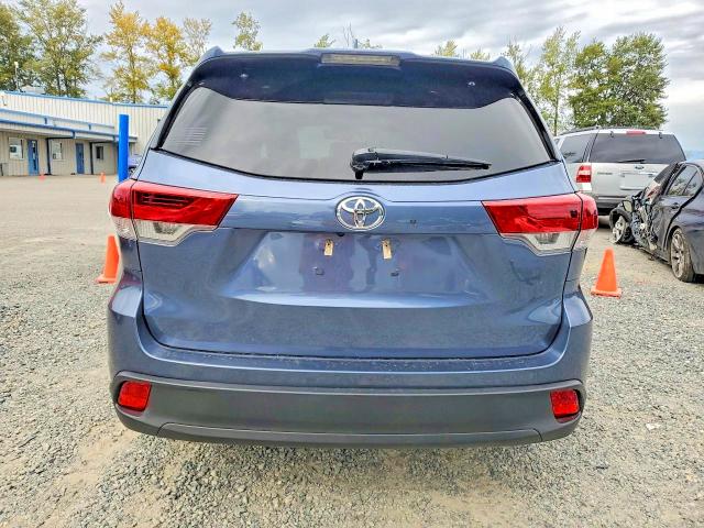 70635646 :رقم المزاد ، 5TDJZRFH3JS833379 vin ، 2018 Toyota Highlander مزاد بيع