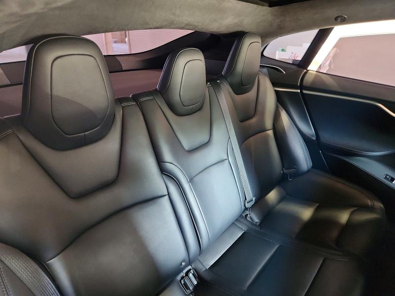 67422726 :رقم المزاد ، 5YJSA1E28JF247288 vin ، 2018 Tesla Model S مزاد بيع