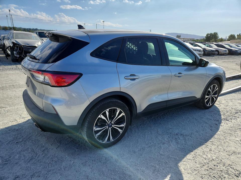 69733566 :رقم المزاد ، 1FMCU0G62NUB60453 vin ، 2022 Ford Escape مزاد بيع