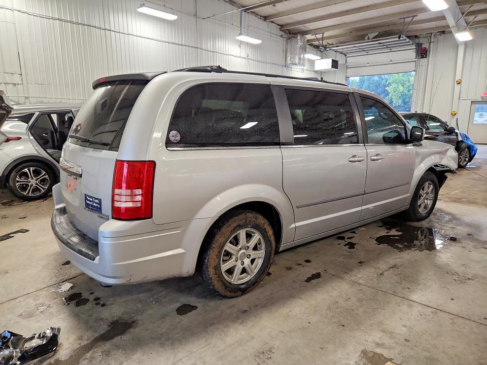2010 Chrysler Town & Country მანქანა იყიდება აუქციონზე, vin: 2A4RR5DX7AR137746, აუქციონის ნომერი: 70301956