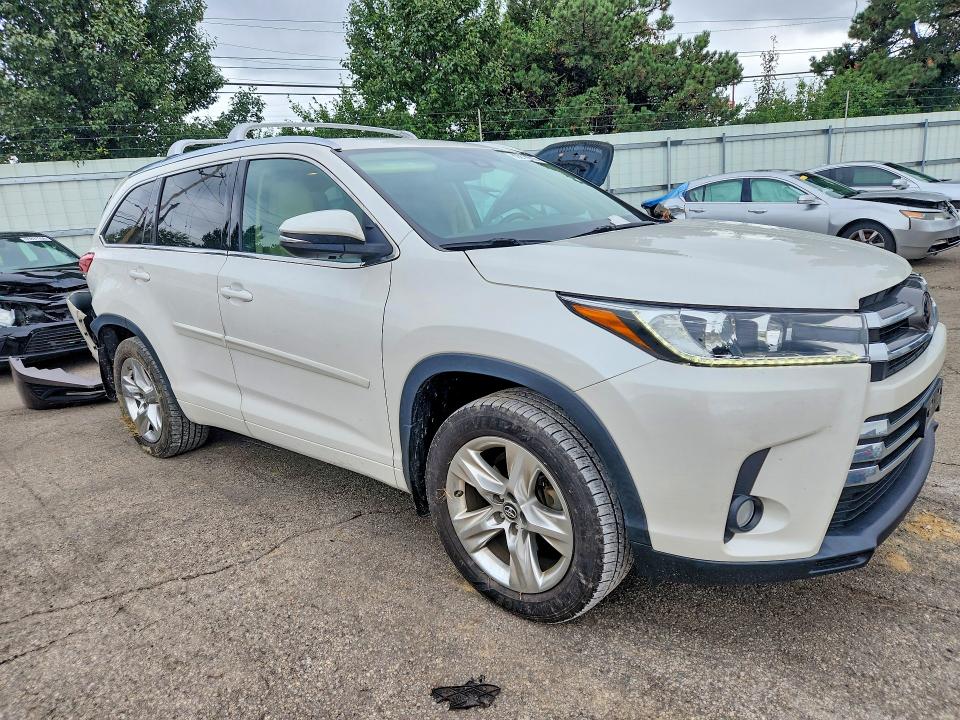 Продажа на аукционе авто 2018 Toyota Highlander, vin: 5TDDZRFH6JS866115, номер лота: 69293916