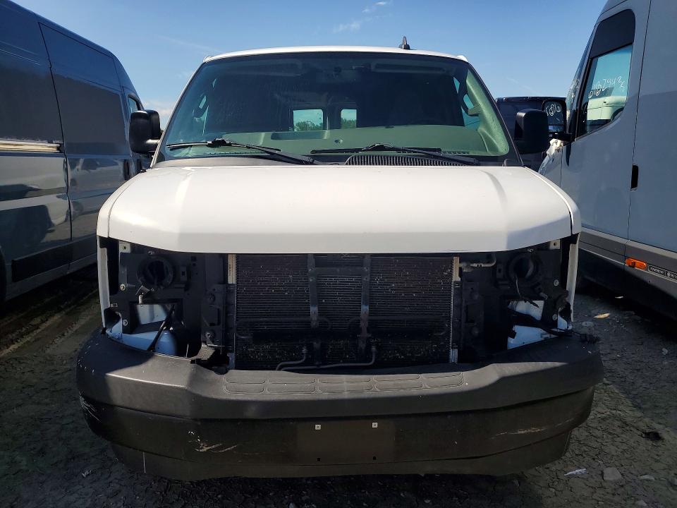 68522976 :رقم المزاد ، 1GCWGAFF6H1310666 vin ، 2017 Chevrolet Express G2500 مزاد بيع